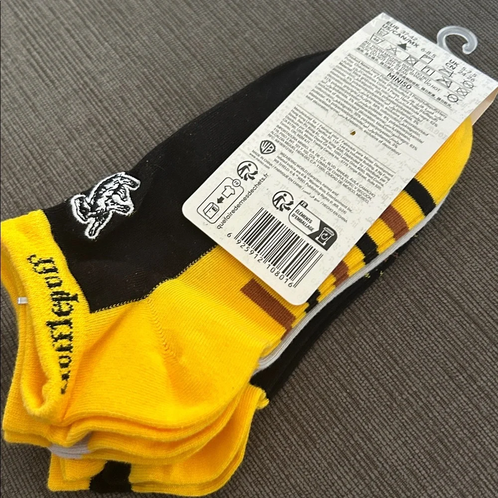 Harry Potter Hufflepuff Socks 3pack 6-8.5 NWT